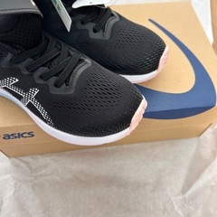 キッズスニーカー 11/28まで！の画像