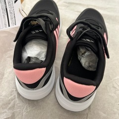 adidasスニーカー11/28まで！の画像