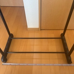 キャスター付き物干しラックの画像