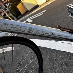 TREK クロスバイク　変速　前3段　後8段の画像