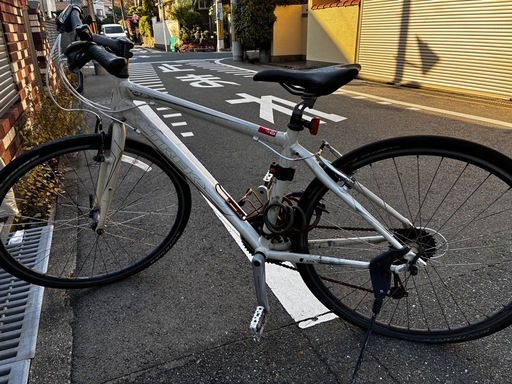 TREK クロスバイク　変速　前3段　後8段