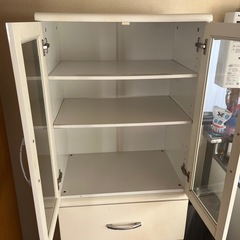食器棚の画像