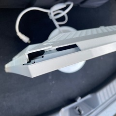 テレビ、小型冷蔵庫の画像