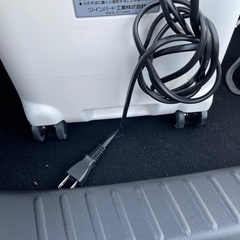 テレビ、小型冷蔵庫の画像