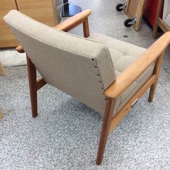 【カリモク60の定番】Kチェア 1人掛けソファ カリモク60　カリモク60+ ブラックチェリー材　ダブルプレート　ソファ　限定色フラノベージュの画像