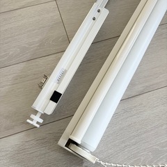 ロールスクリーンとつっばりアジャスターの画像