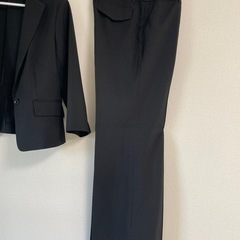 スーツ　ブラック寄りのグレーストライプ３点セットの画像