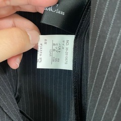 スーツ　ブラック寄りのグレーストライプ３点セットの画像