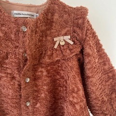 BeBe べべ プチポワヴェール ボアフリルジャケット オレンジブラウンの画像