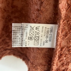 BeBe べべ プチポワヴェール ボアフリルジャケット オレンジブラウンの画像