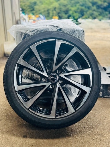 タイヤとホイール　215/45R18