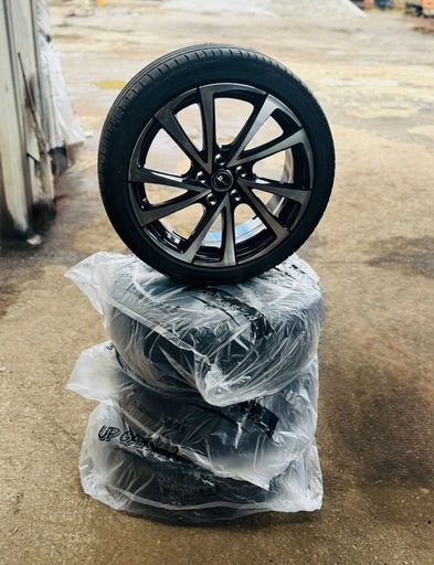 タイヤとホイール　215/45R18