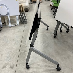 【来店歓迎 】【OF-78】美品 ITOKI イトーキ スレント フォールディング  150cm幅 スタックテーブル 会議テーブル  折りたたみテーブル セミナー　 　検)事務机 オフィス チェア　会議 椅子　ロッカー　ミーティングテーブル　応接ソファ 店舗 事務所 什器　書庫 本棚 ラック デスク スチール 美品多数 格安 【中古オフィス家具】の画像