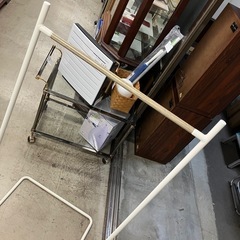 W2511-589 シンプルでオシャレなハンガーラック 中古の画像