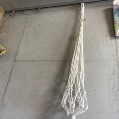 手作りのマクラメ編みの画像