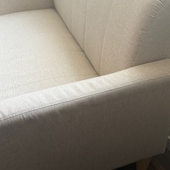 ベージュ色 二人掛けソファーの画像