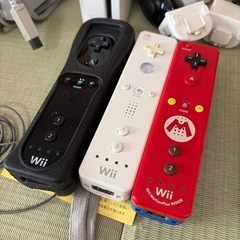 Wii 本体＆リモコン＆ソフト＆ハンドル　まとめての画像