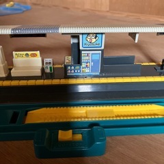 動くドクターイエロー　プラレール　　新下関駅　新幹線の画像