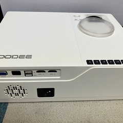 プロジェクターとスクリーンの画像