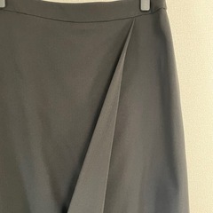 スーツブラック寄りのグレーの画像