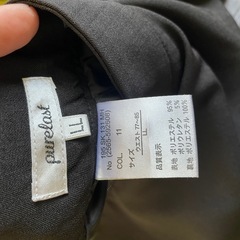 スーツブラック寄りのグレーの画像