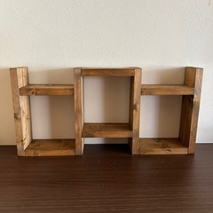 決まりました 木のディスプレイ棚の画像