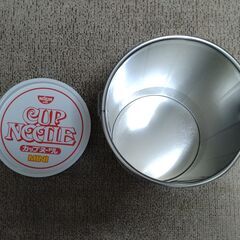 カップヌードル　日清食品　缶の画像