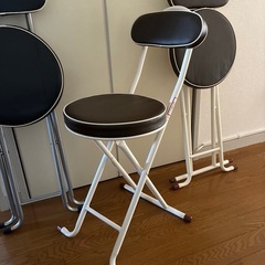 折りたたみ椅子の画像