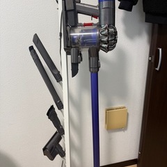 Dyson V6 Fluffy（ダイソンV6フラフィ）をスタンド付きでお譲りします！の画像