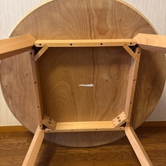 丸テーブルの画像
