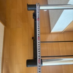 キャスター付き物干しラックの画像