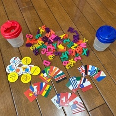 知育ボード　生活　数字　英語アルファベット　国旗の画像