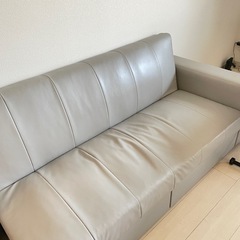 【本日引き取り可能な方、お値引きします】3人掛け ソファーベッド　収納付きの画像