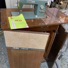 足踏みミシンの画像