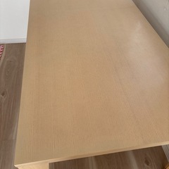 ダイニングテーブルの画像