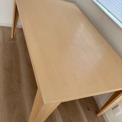 ダイニングテーブルの画像