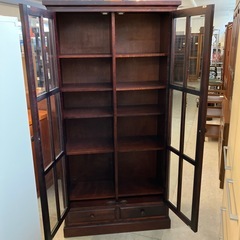 K2511-381 北海道民芸家具風 書棚 ガラスキャビネット キズ汚れ有りの画像