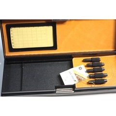 筆箱 と 鉛筆のセットの画像