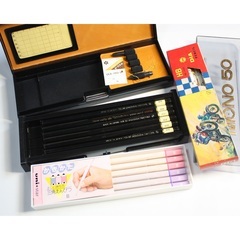 筆箱 と 鉛筆のセットの画像