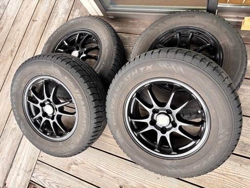 美品　ホイール付きスタッドレスタイヤ