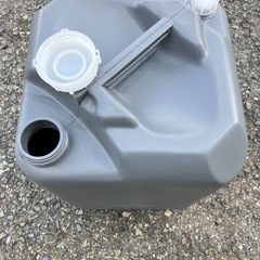 ポリタンク 20L ポリ容器 キャンプ 雨水 貯水 保存の画像