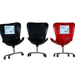 ミニチュアチェア 3個セット 黒 赤の画像