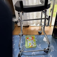 介助用車イス、歩行器の画像