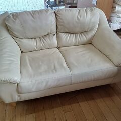 ★リユースのサカイつくば店★TK7411  2人掛けソファ ベージュ H73×D83×W130 クリーニング済みの画像