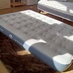 ★リユースのサカイつくば店★TK7412 LVYUAN エアーマットレス　ダブルサイズ クリーム H25×D152×W203 クリーニング済みの画像
