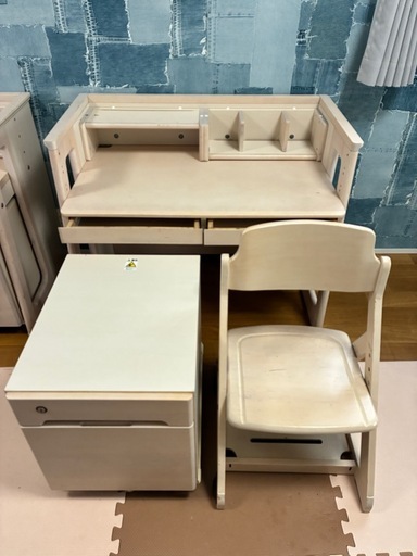 イトーキ学習机　中古 ITOKI 学習机・椅子2つセットユトレヒトイトーキ (asako) 明石の