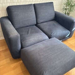 2人かけソファ、オットマンのセットの画像