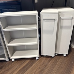 キャスター付き本棚　4つセットの画像