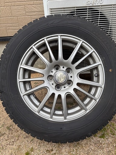 【取引中】スタッドレスタイヤ