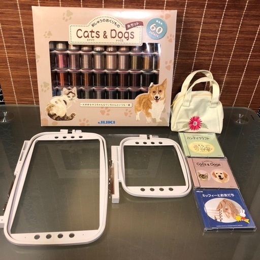 JUKI　ジューキ 刺繍カードCATS & DOGS 、専用刺繍糸 60色、刺繍枠大&中